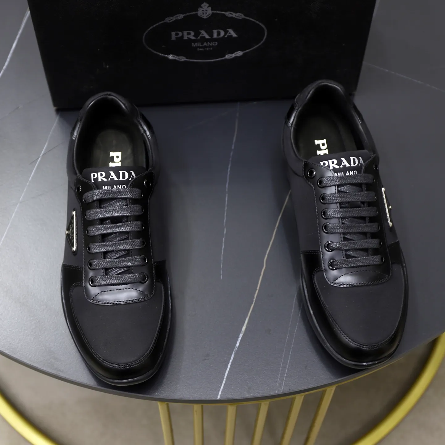 Factory price: 600💰Top original order Brand: PRADA (Prada) Standard code: Men's size 38/44 (45 can be customized) Grade: Same as the official website Material: Original cowhide surface, cowhide lining, original wear-resistant soft outsole Style category: casual sports shoes, young fashion, European and American trends, British style Color: actual picture color